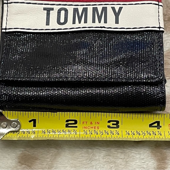 TOMMY HILFIGER Julia Coated Cotton Canvas iPhone Crossbody Mini Sized Bag - Picture 14 of 16